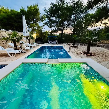 Villa Paradisio Ruheoase - Pool - Klima - Kueche - Parken *