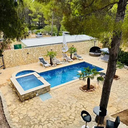 Villa Paradisio Ruheoase - Pool - Klima - Kueche - Parken Milna (Brac)