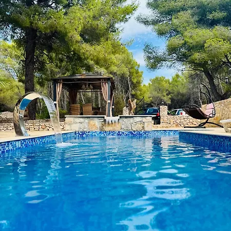 Villa Paradisio Ruheoase - Pool - Klima - Kueche - Parken Milna (Brac)