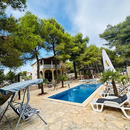 Villa Paradisio Ruheoase - Pool - Klima - Kueche - Parken Milna (Brac)