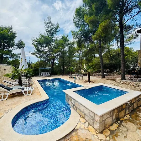 Villa Paradisio Ruheoase - Pool - Klima - Kueche - Parken Milna (Brac)
